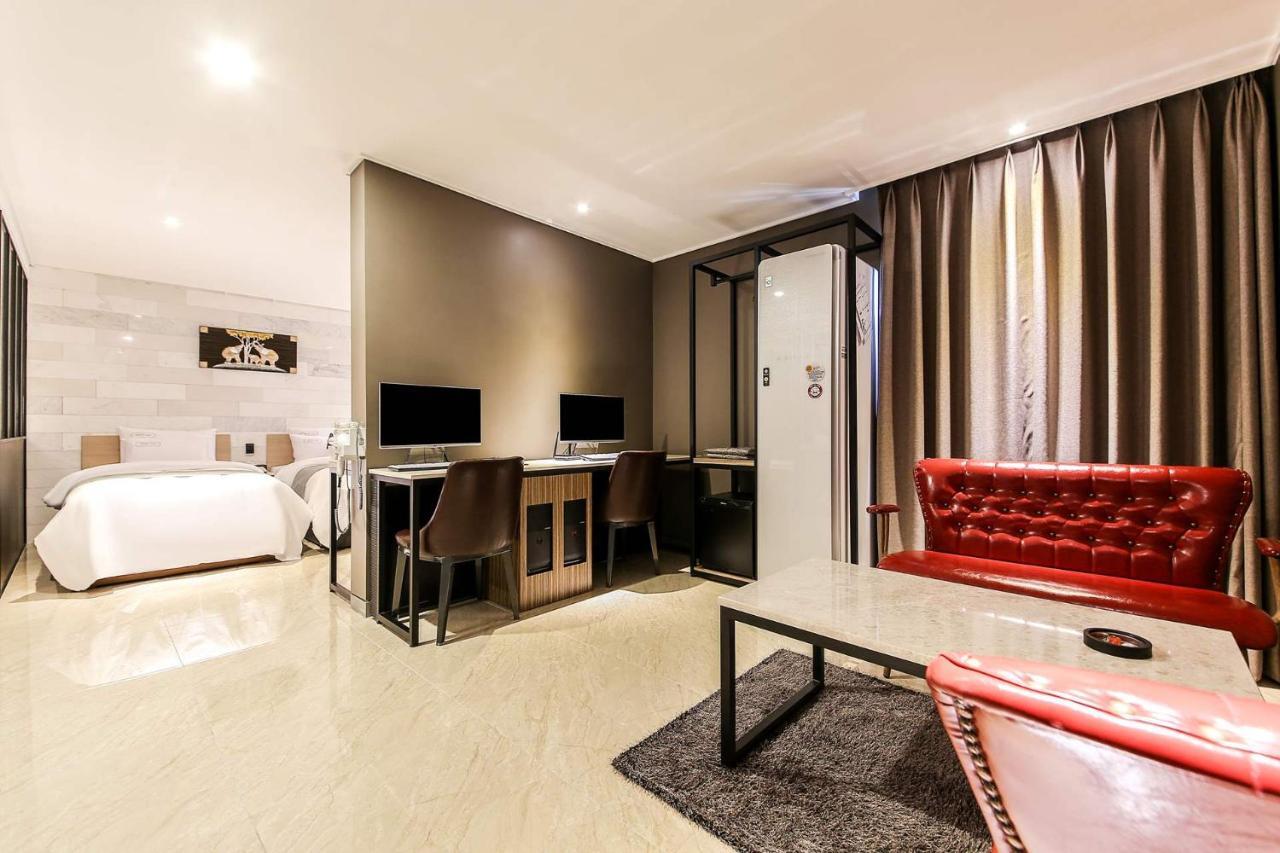 Docking Hotel Gimpo Exterior photo
